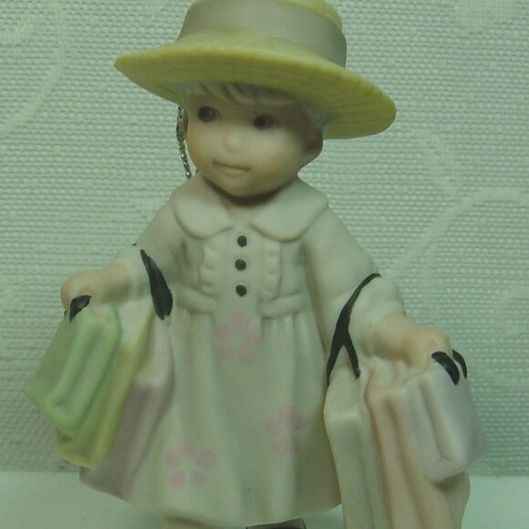 Kim Anderson Pretty as a Picture ornament-"It's in the Bag.. A Perfect Holiday" - Picture 2 of 5